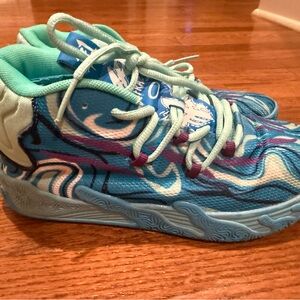 PUMA LAMELO BALL Big Kids' Basketball Shoes Size 6.5